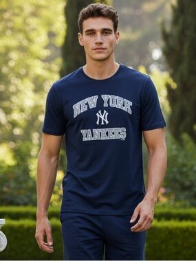 NWOT Fanatics Unisex Navy MLB New York Yankees Graphic T-Shirt - Size 2XL